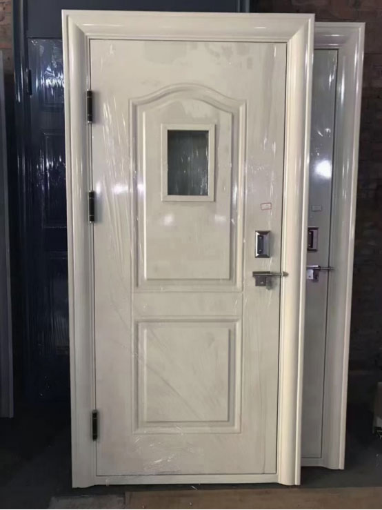 康乐学校教室门