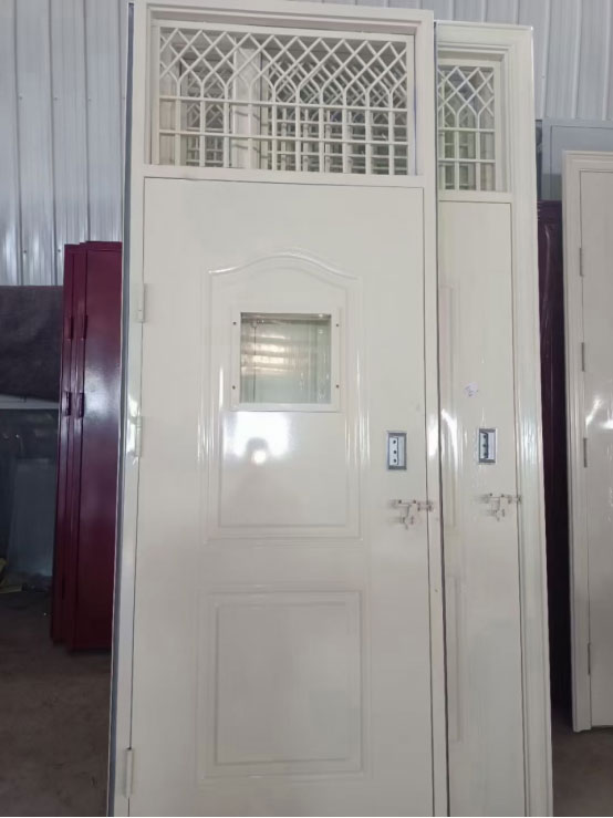 康乐学校教室门