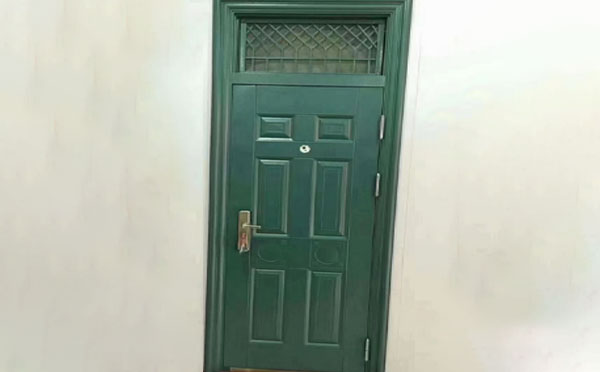 康乐学校教室门