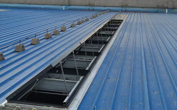 某城市大型商业综合体中庭康乐排烟窗工程