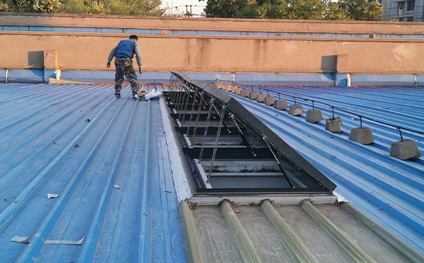 某区域性物流仓储中心康乐排烟窗系统安装项目