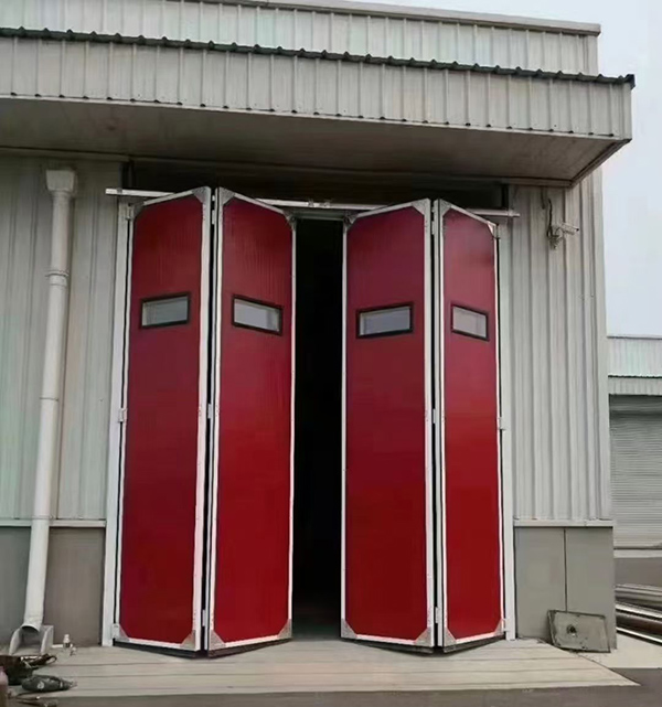 康乐工业折叠门在大型装配车间出入口的应用实例 康乐工业折叠门在大型装配车间出入口的应用实例