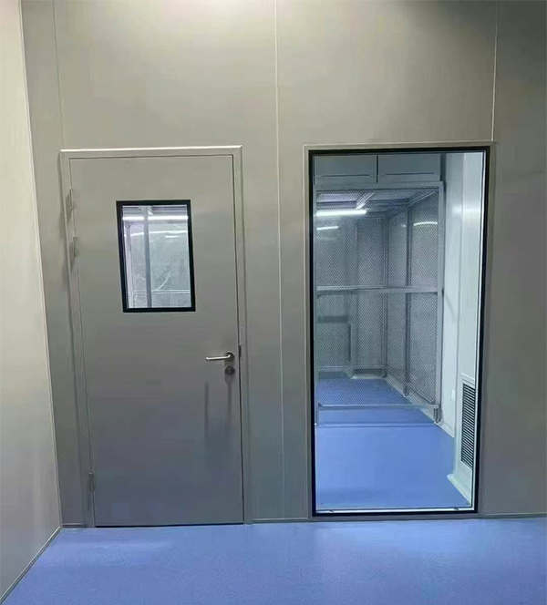 学校教学楼完成康乐防火门标准化安装